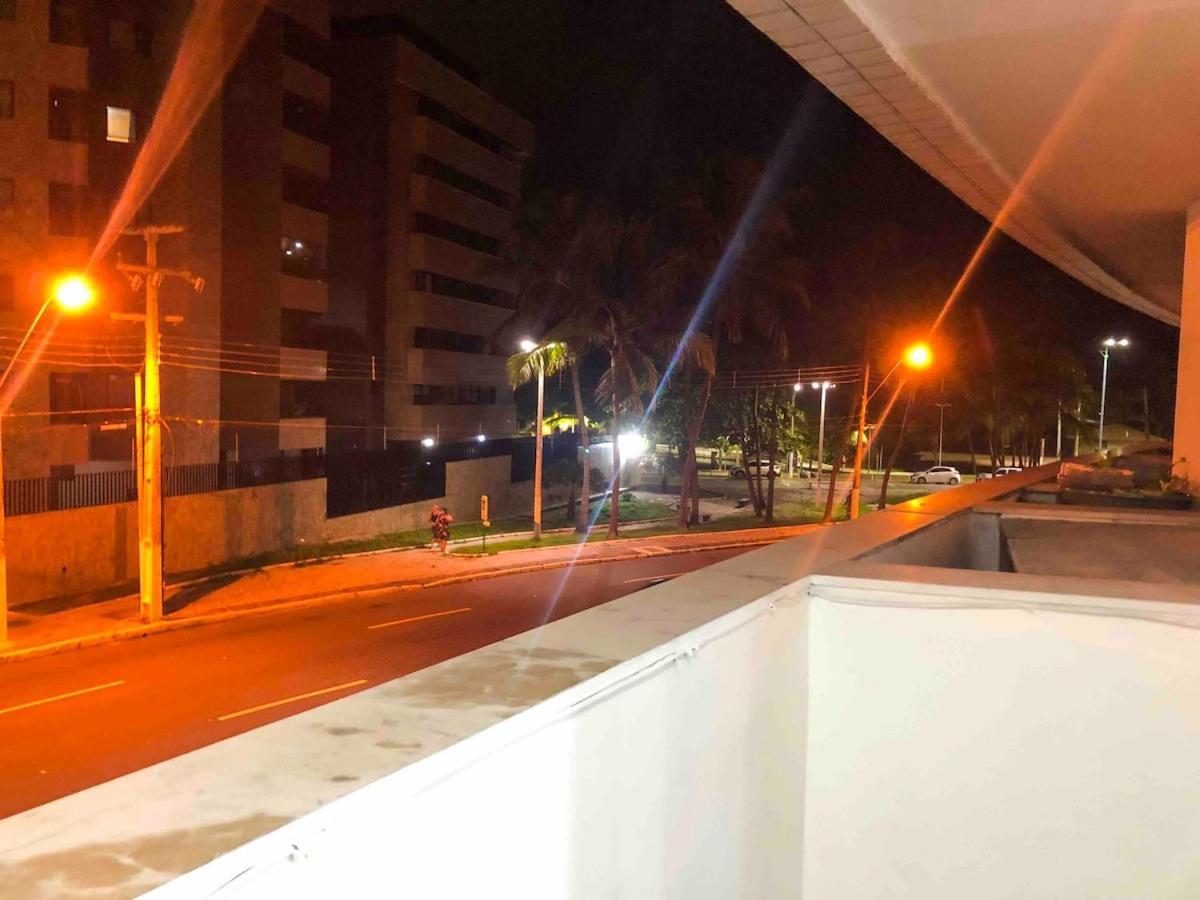 Nautillus - 107 - N-07: Ape Espacoso E Estiloso A Beira Mar